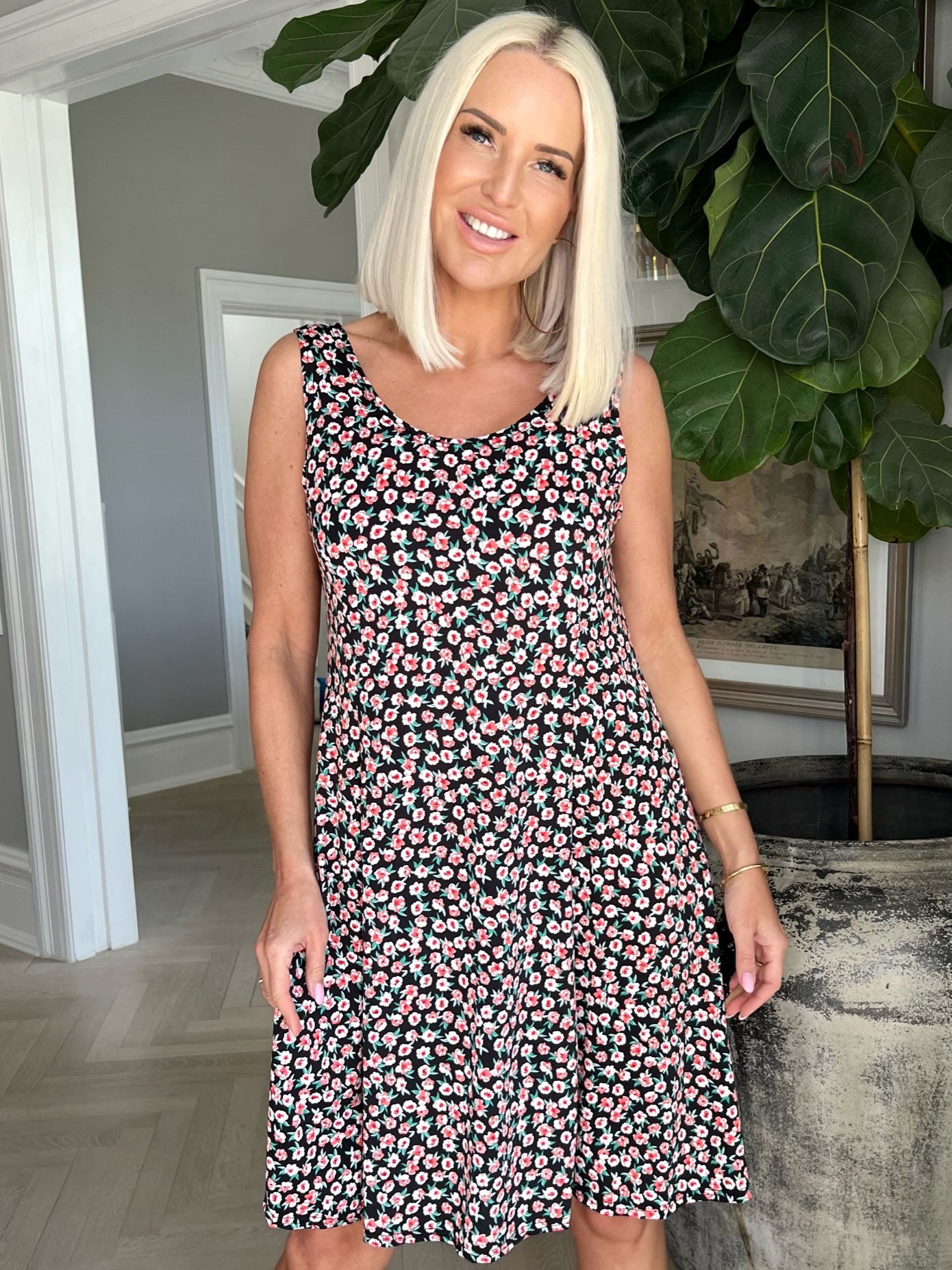 Maj Small Flower - Söt elastisk sommarklänning i blommigt mönster